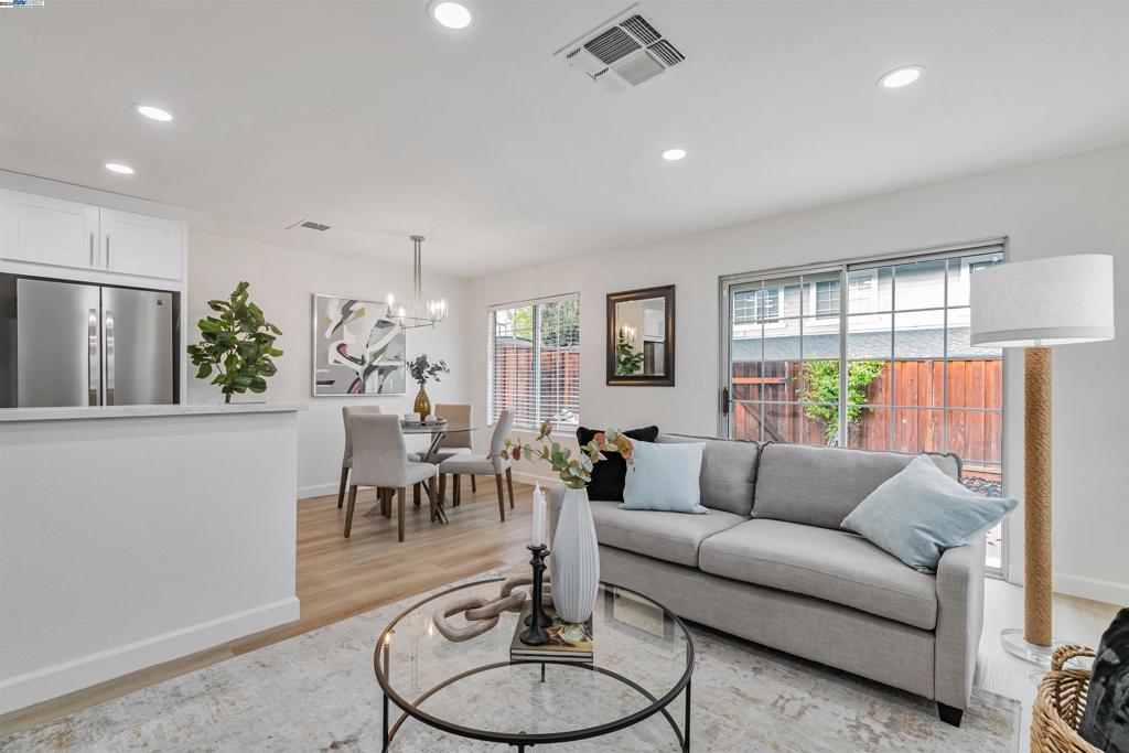 288 Mavis Dr Property Photo 4