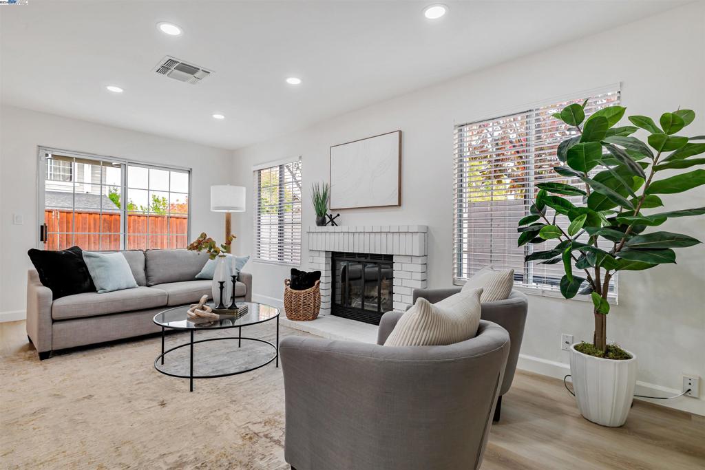 288 Mavis Dr Property Photo 5