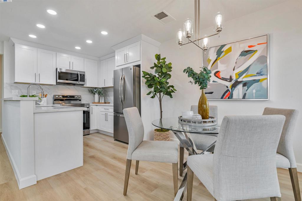 288 Mavis Dr Property Photo 6