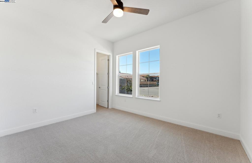 1058 Bradbury Dr Property Photo 3