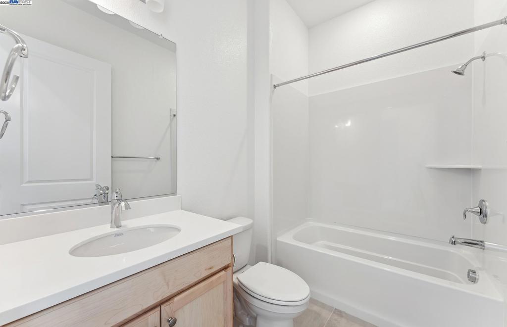 1058 Bradbury Dr Property Photo 4