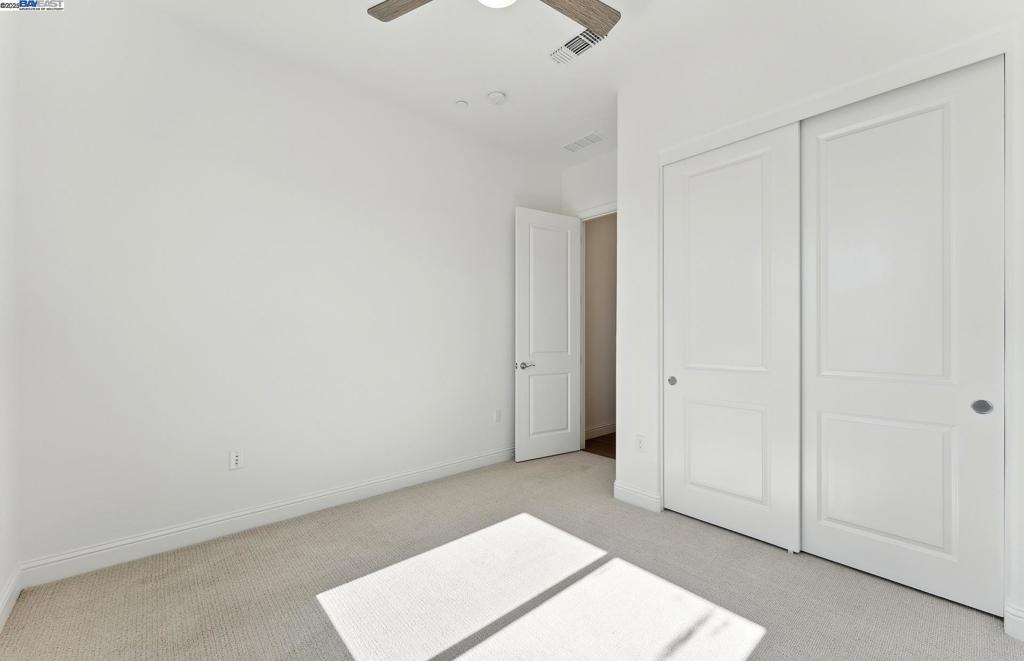 1058 Bradbury Dr Property Photo 6