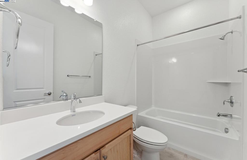 1058 Bradbury Dr Property Photo 7