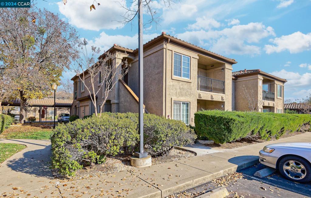4200 E Commerce Way 823 Property Photo 1