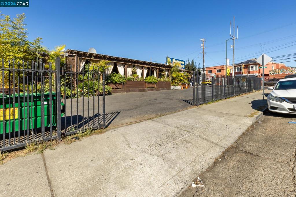 3829 Foothill Blvd Property Photo 4