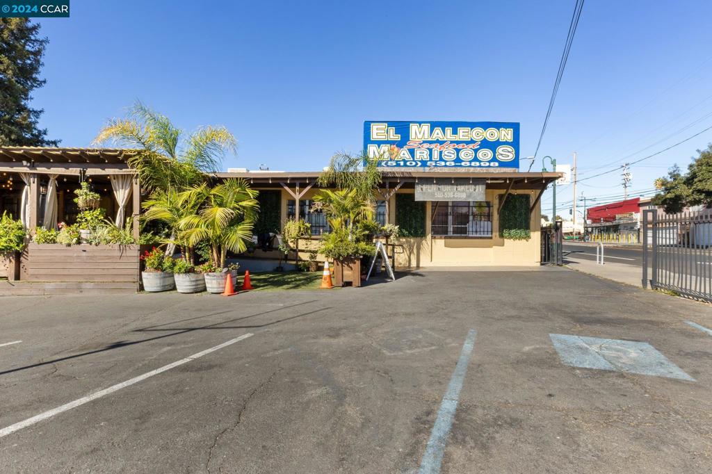 3829 Foothill Blvd Property Photo 6