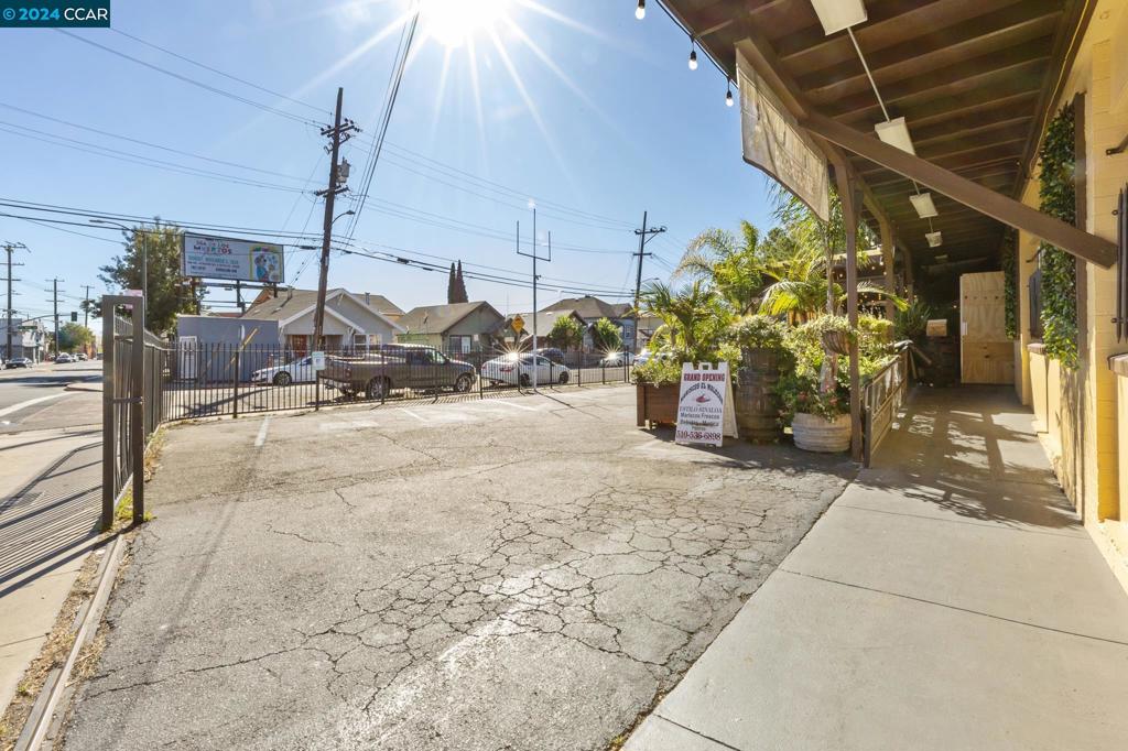 3829 Foothill Blvd Property Photo 7