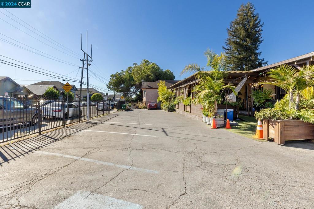 3829 Foothill Blvd Property Photo 9