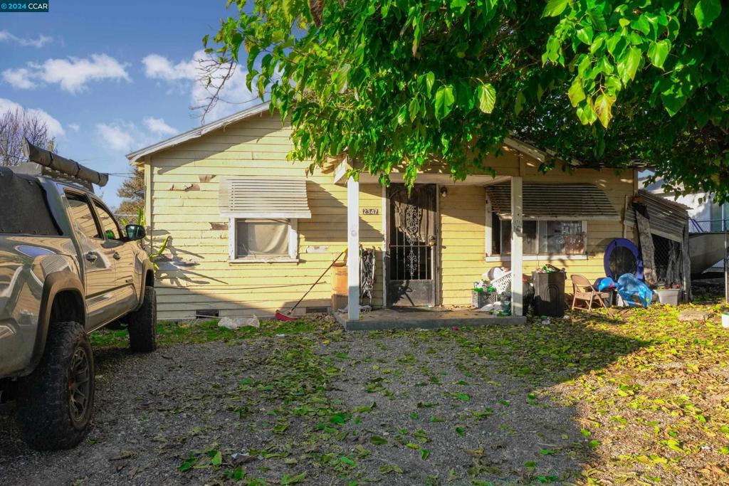 2347 E Alpine Ave Property Photo 1