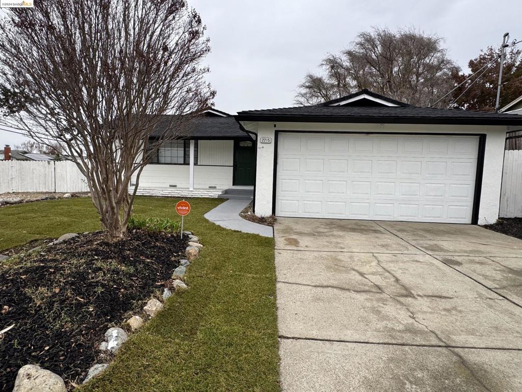 2215 Birch Ct Property Photo 1