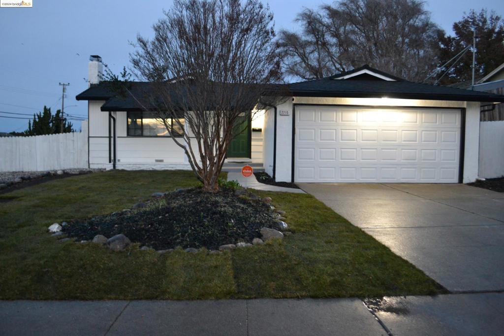 2215 Birch Ct Property Photo 2