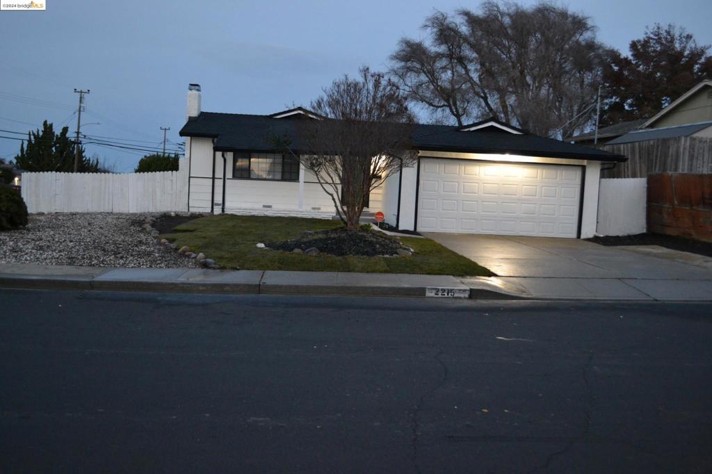 2215 Birch Ct Property Photo 5