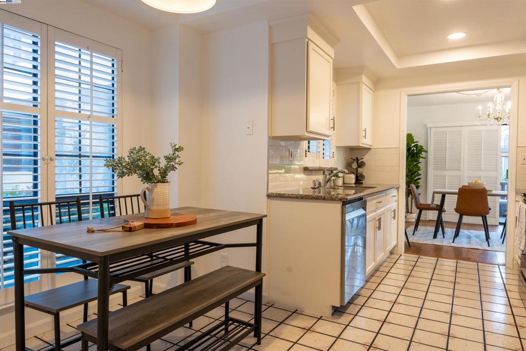 14175 Seagate Dr. Property Photo 2