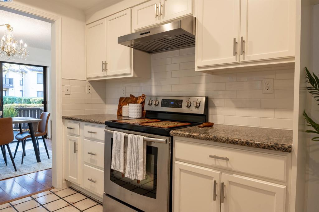 14175 Seagate Dr. Property Photo 4