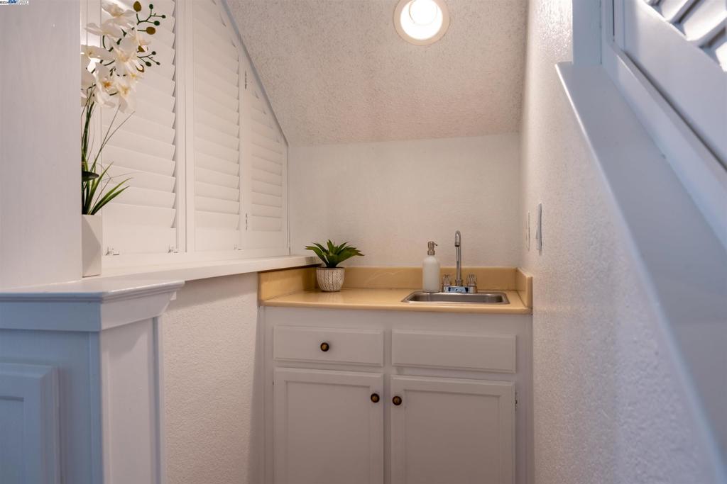 14175 Seagate Dr. Property Photo 8