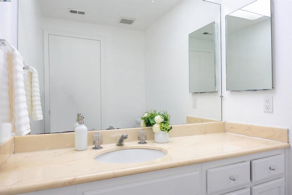 14175 Seagate Dr. Property Photo 9