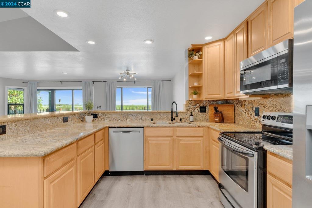 330 Discovery Bay Blvd Property Photo 10