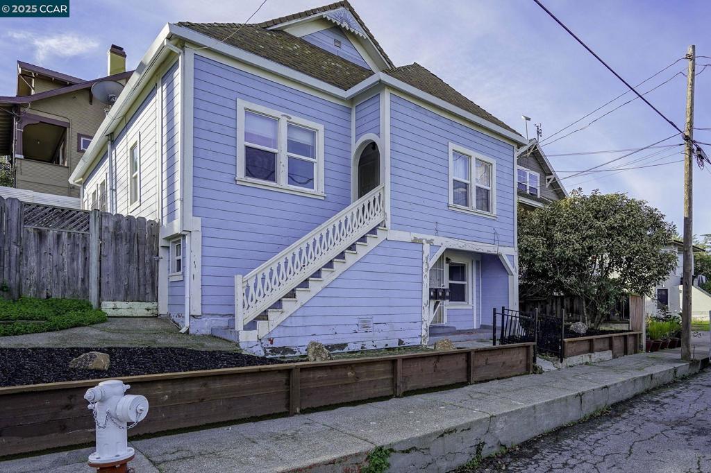 705 Winslow St Property Photo