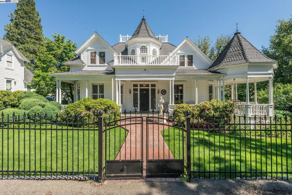 62 Court St Property Photo