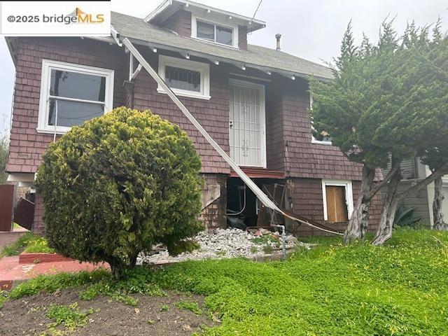 574 61st St Property Photo 1