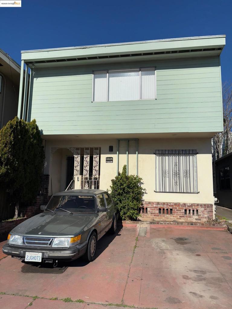 6604 Bancroft Ave Property Photo 1