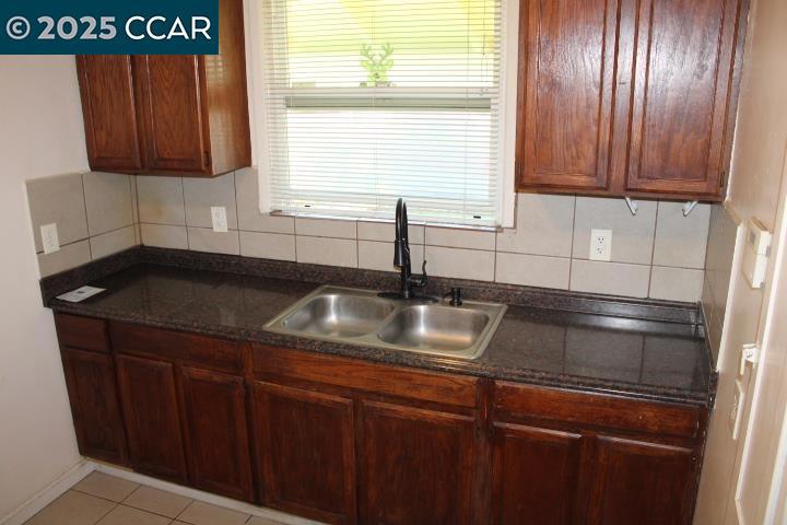 2420 Clare St Property Photo 7