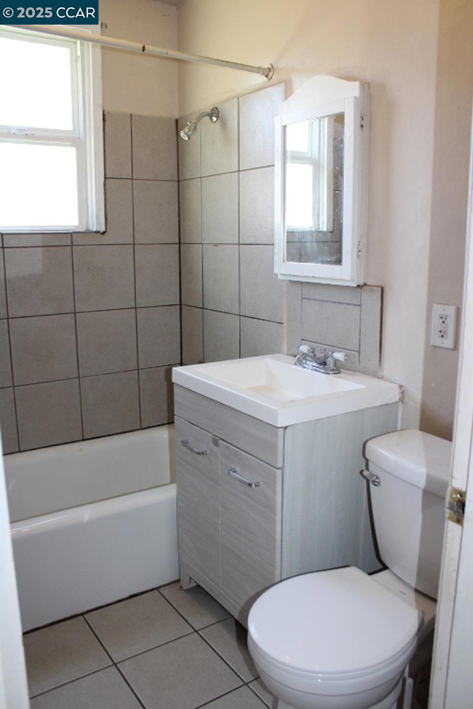 2420 Clare St Property Photo 10