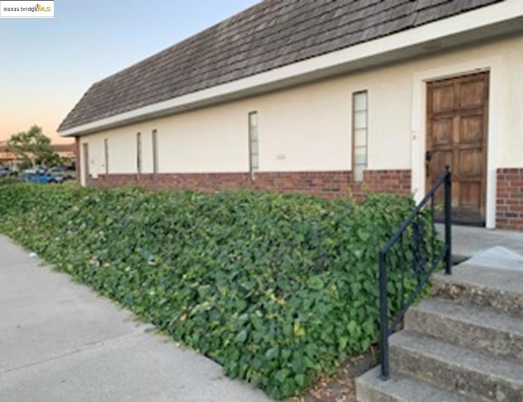 2800 Lone Tree Way Property Photo 4