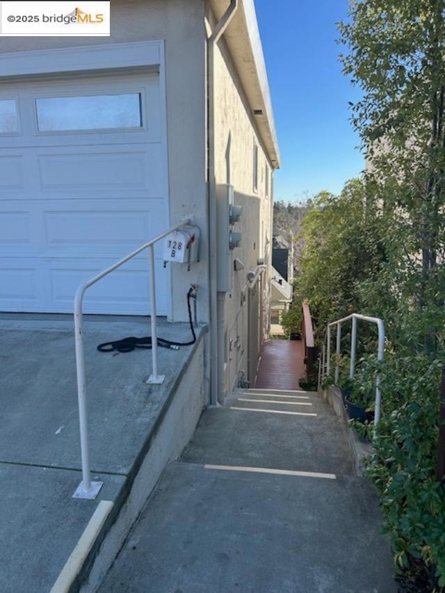 128 Moraga Ave Property Photo