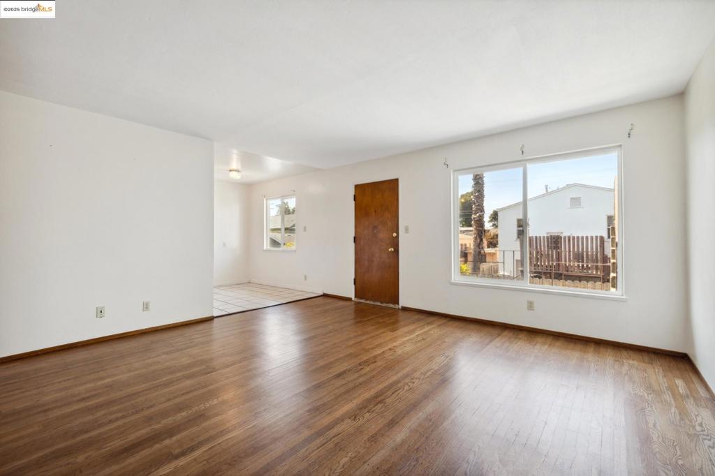 1612 Parker St Property Photo 3