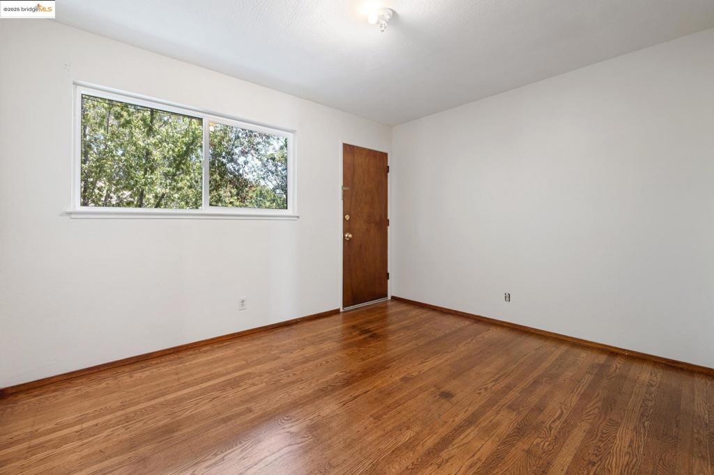 1612 Parker St Property Photo 6