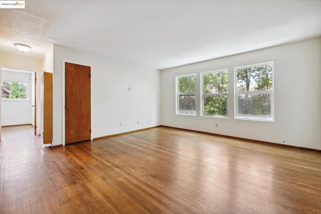 1612 Parker St Property Photo 9