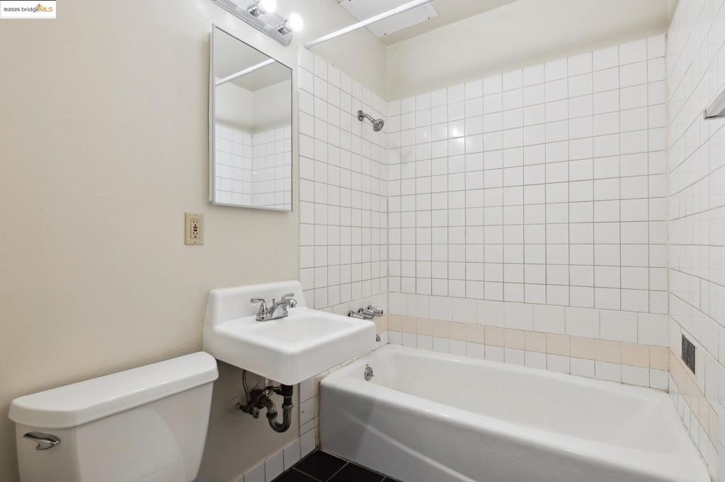 1612 Parker St Property Photo 13