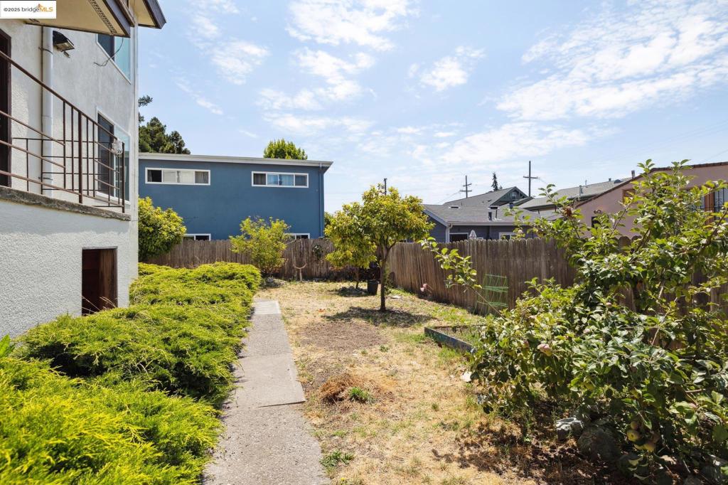 1612 Parker St Property Photo 14