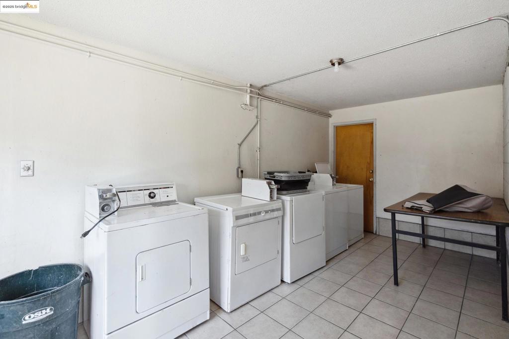 1612 Parker St Property Photo 16