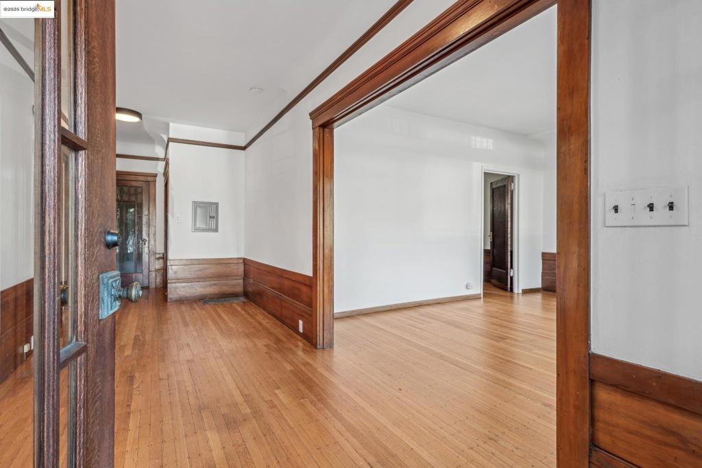1001 Macarthur Blvd Property Photo 2