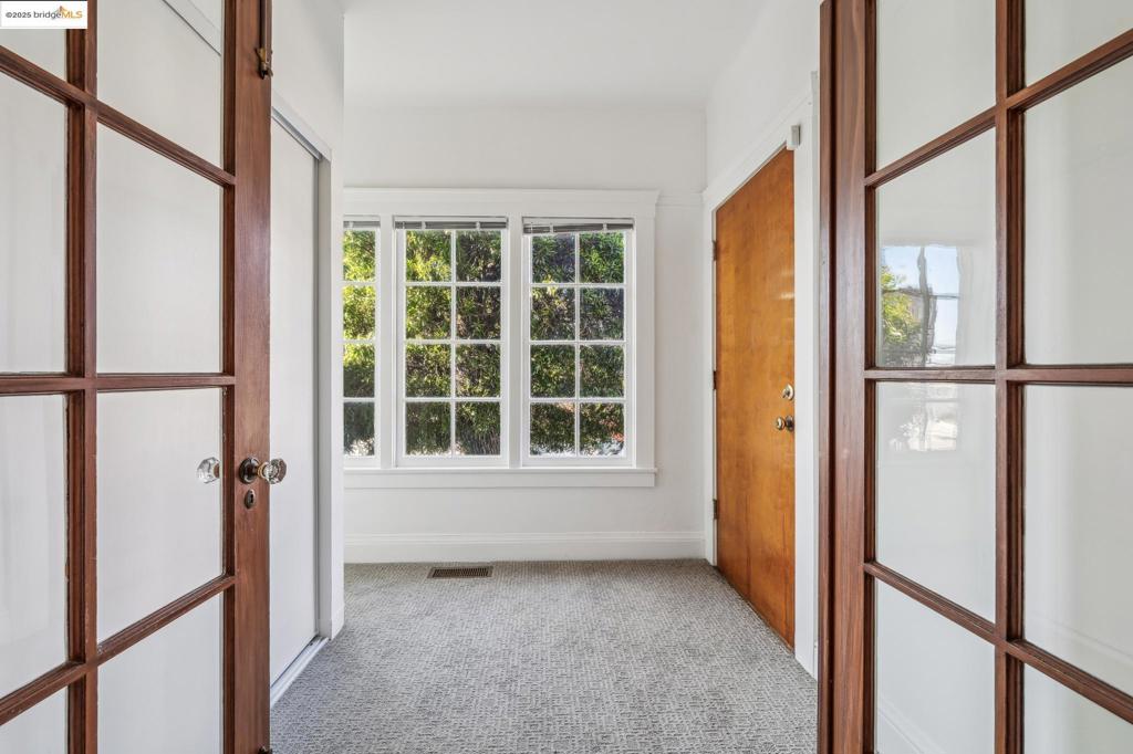 1001 Macarthur Blvd Property Photo 24