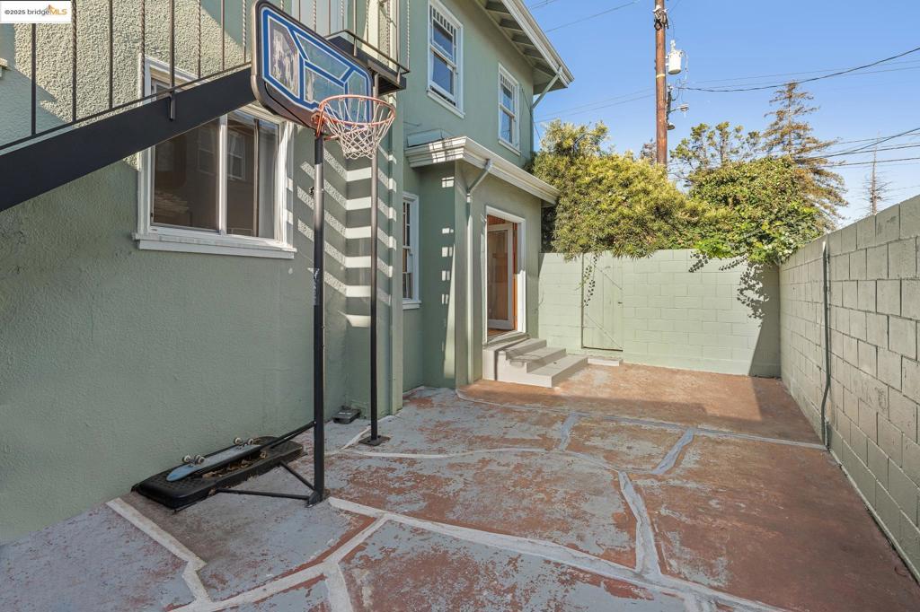 1001 Macarthur Blvd Property Photo 36