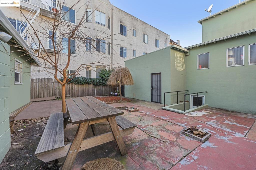 1001 Macarthur Blvd Property Photo 38