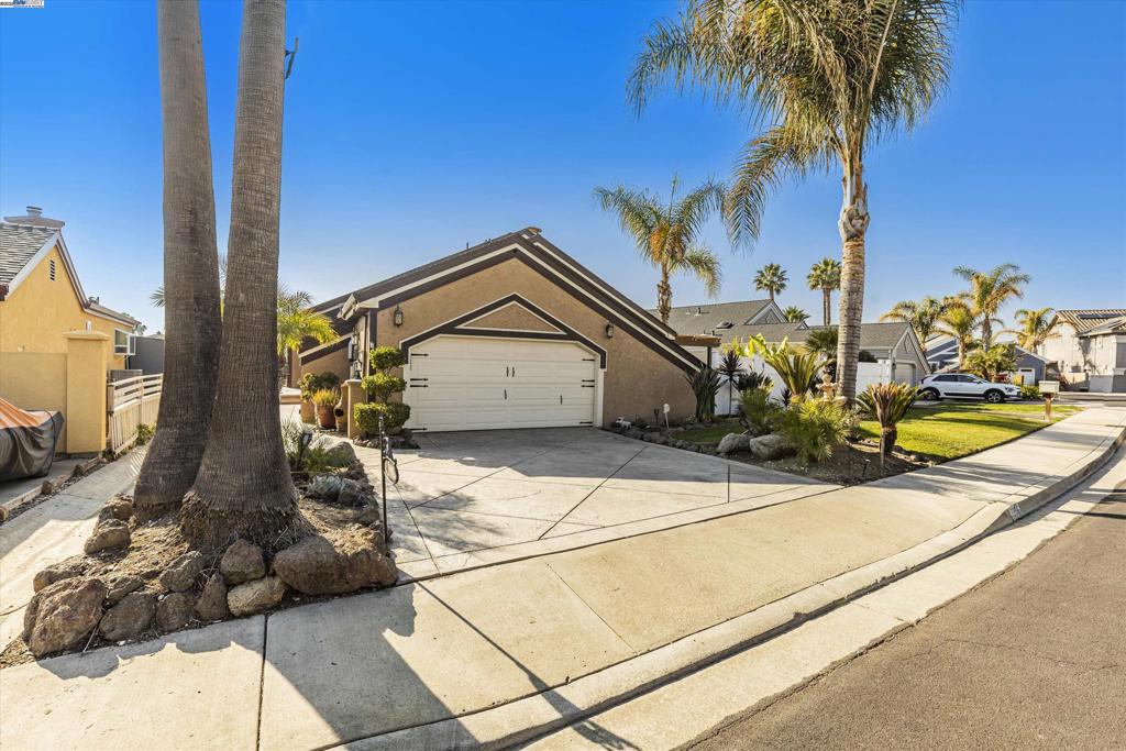 2256 Cove Ct Property Photo 4