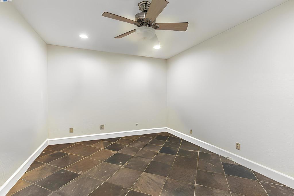 2256 Cove Ct Property Photo 12
