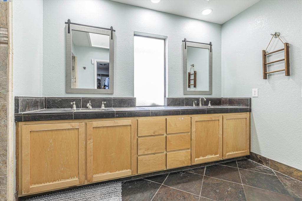 2256 Cove Ct Property Photo 18