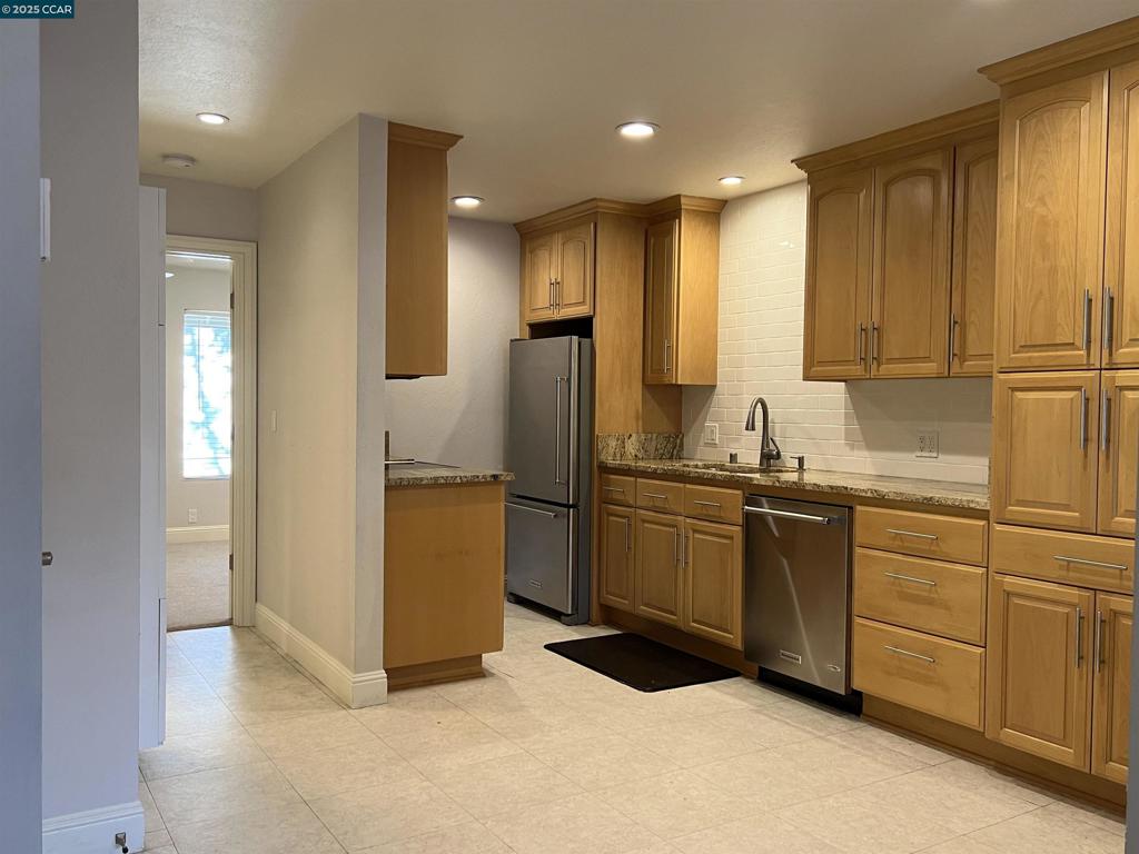2562 Walnut Blvd 66