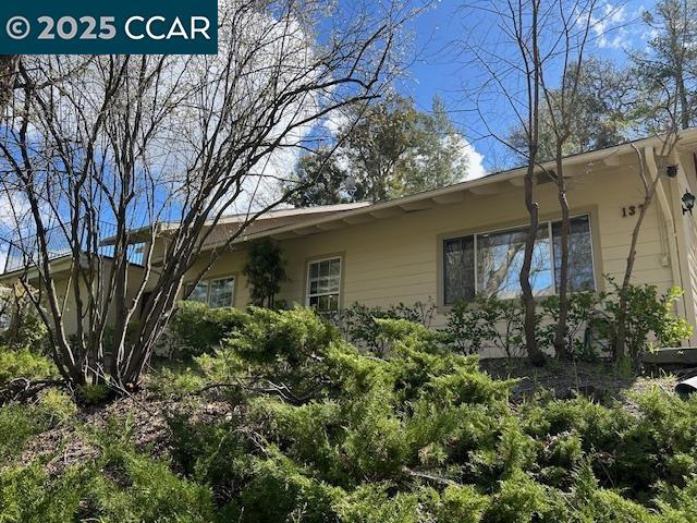 137 Dean Rd Property Photo 2