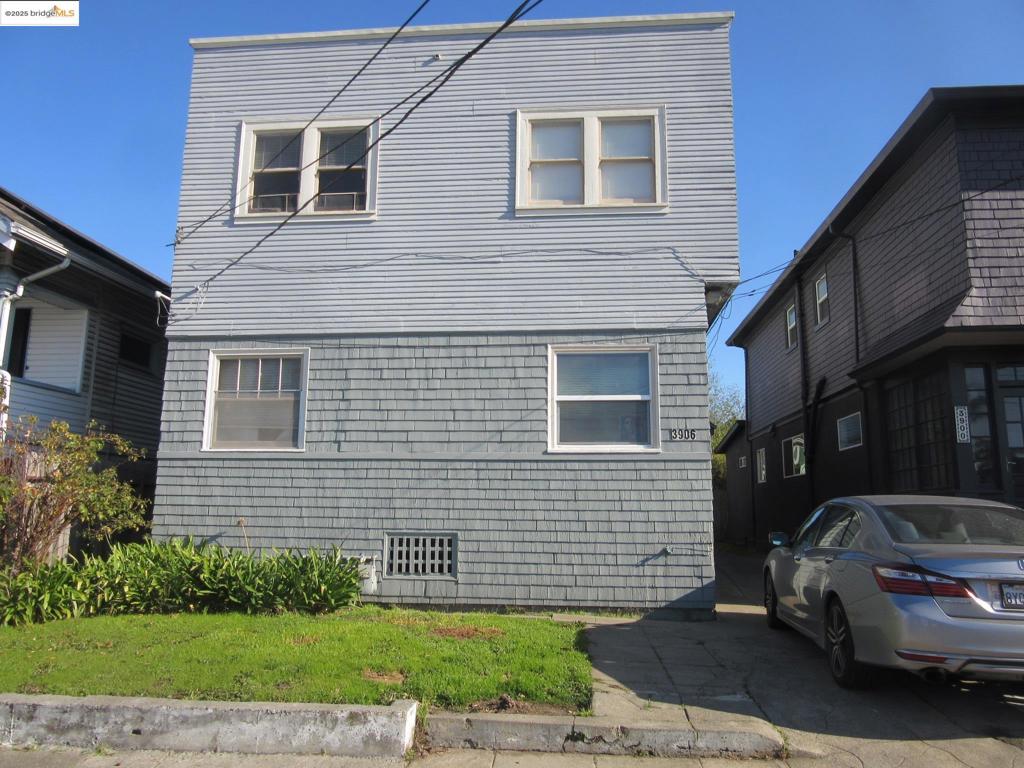 3906 Lusk St Property Photo