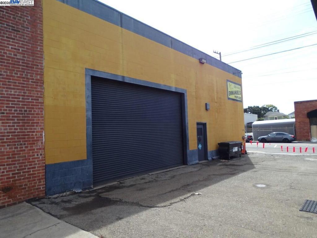 1900 Park St Property Photo 2