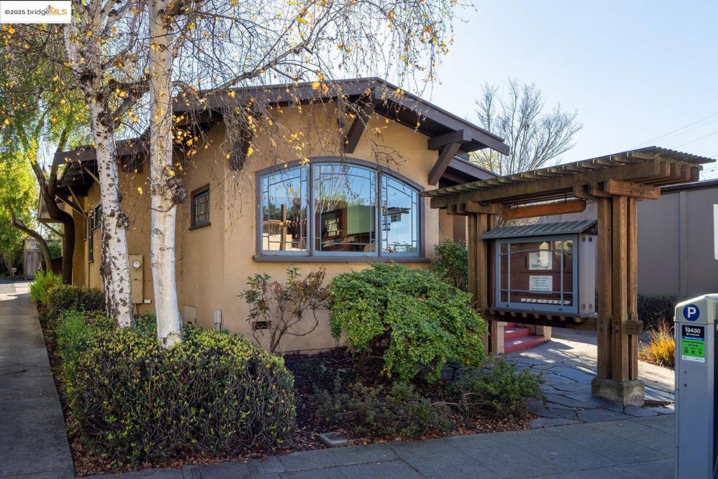 1714 Solano Ave Property Photo 2