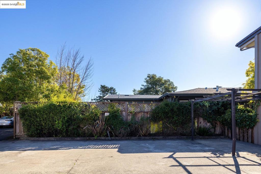 1714 Solano Ave Property Photo 8