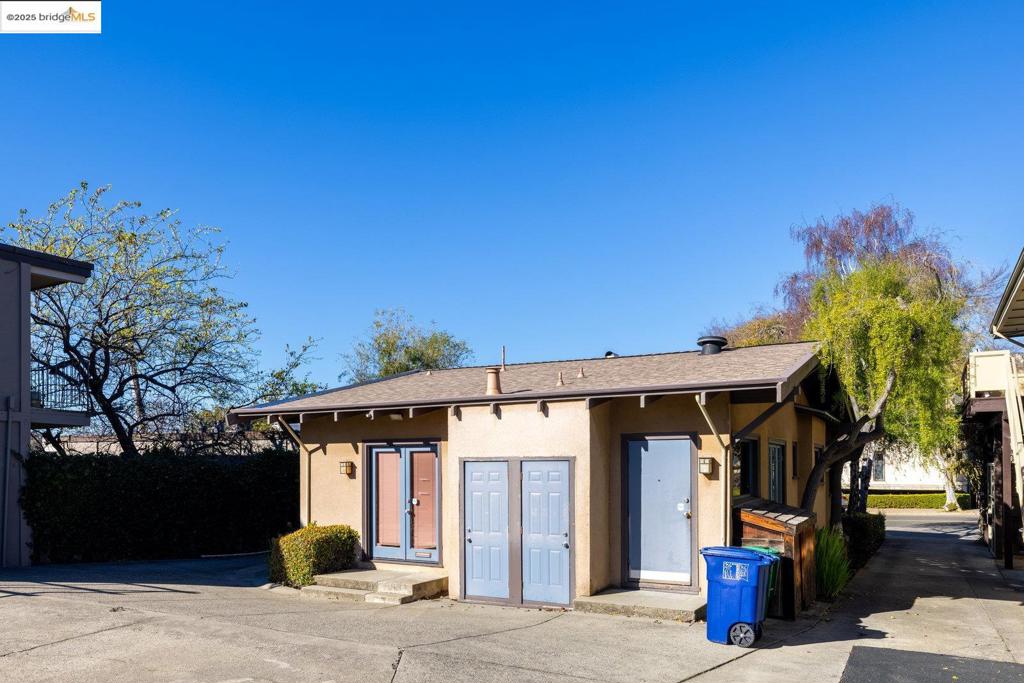 1714 Solano Ave Property Photo 9