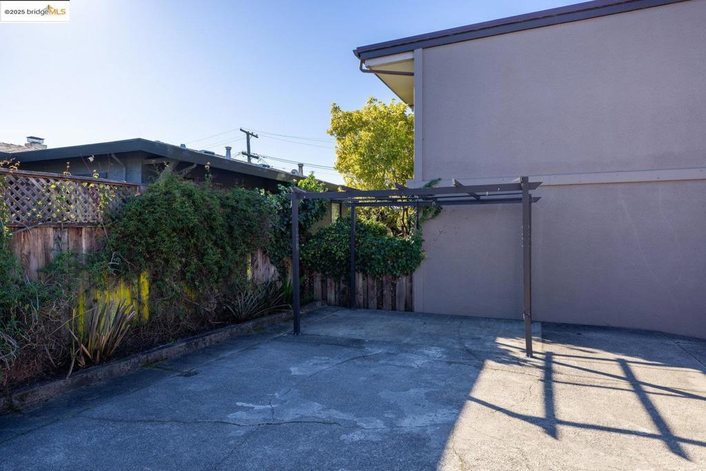 1714 Solano Ave Property Photo 12